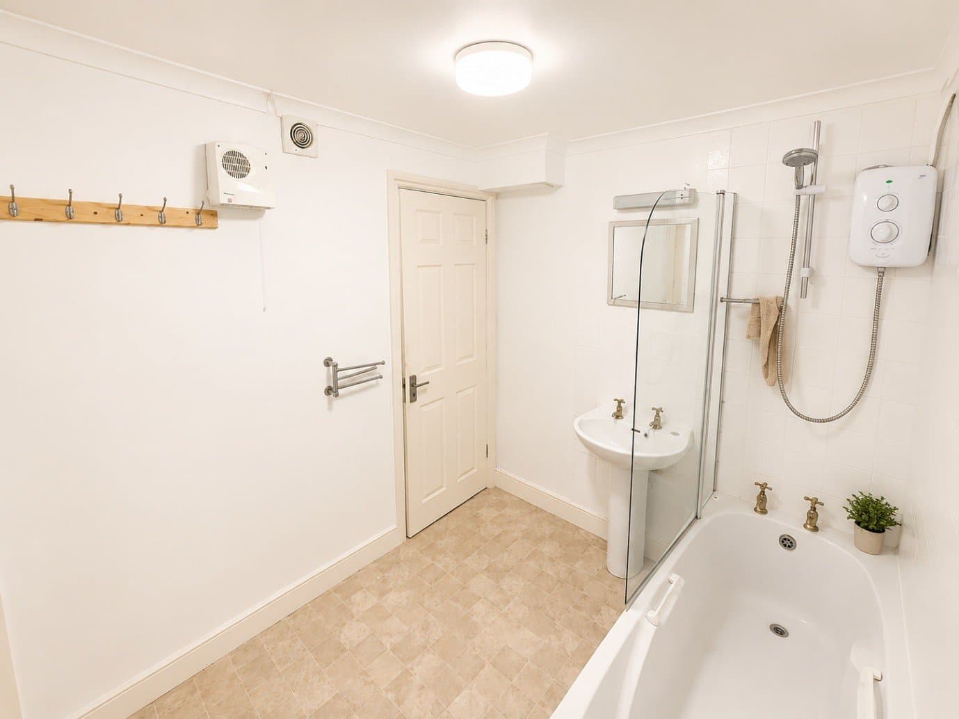 1 bedroom flat for rent in Ringswell Gardens, London Rd, BA1